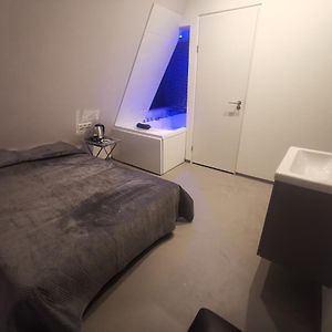 Budget Kamer met een King Size Bed
